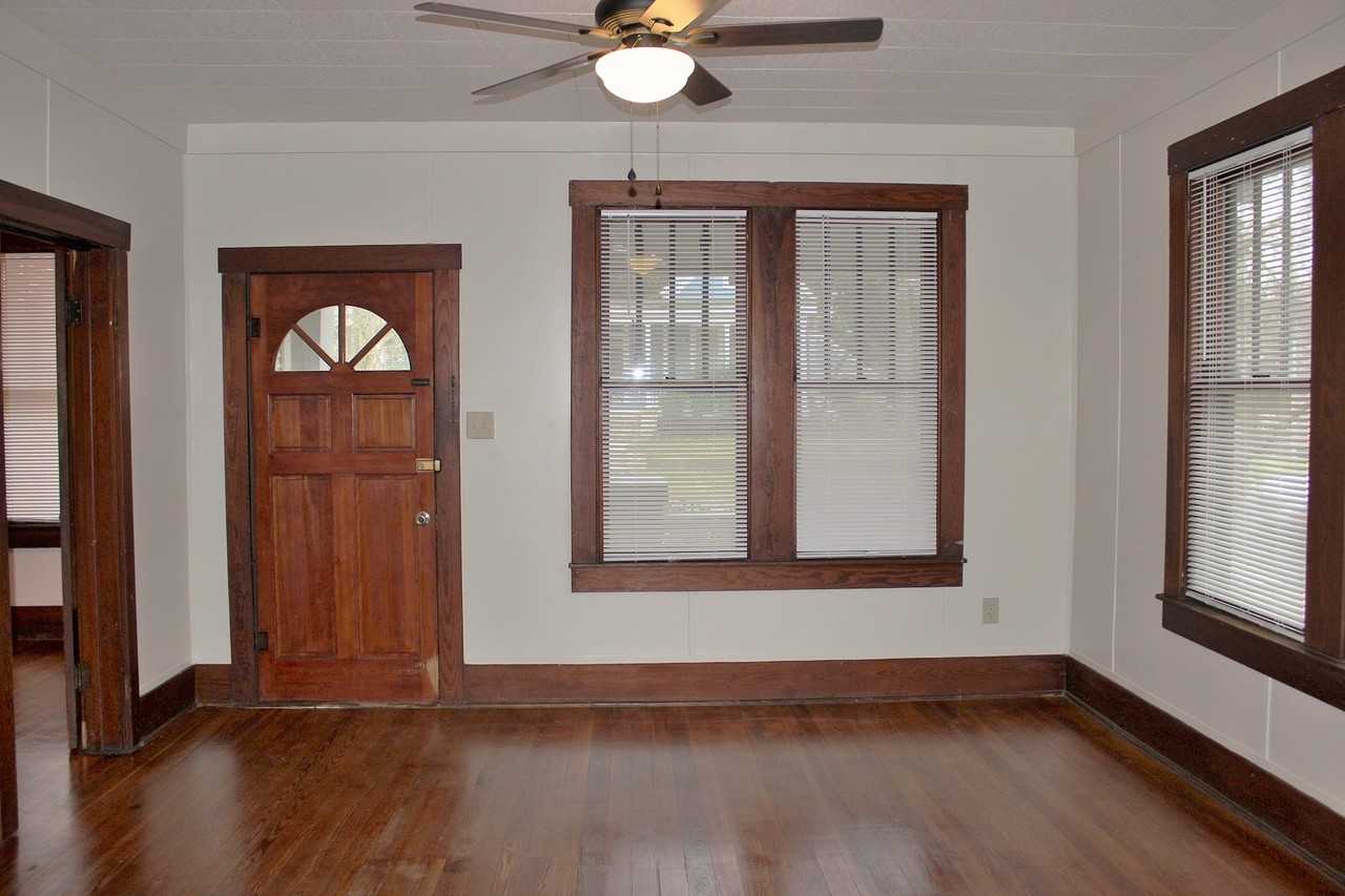 402 W Alamo St #1 - Photo 5 of 15