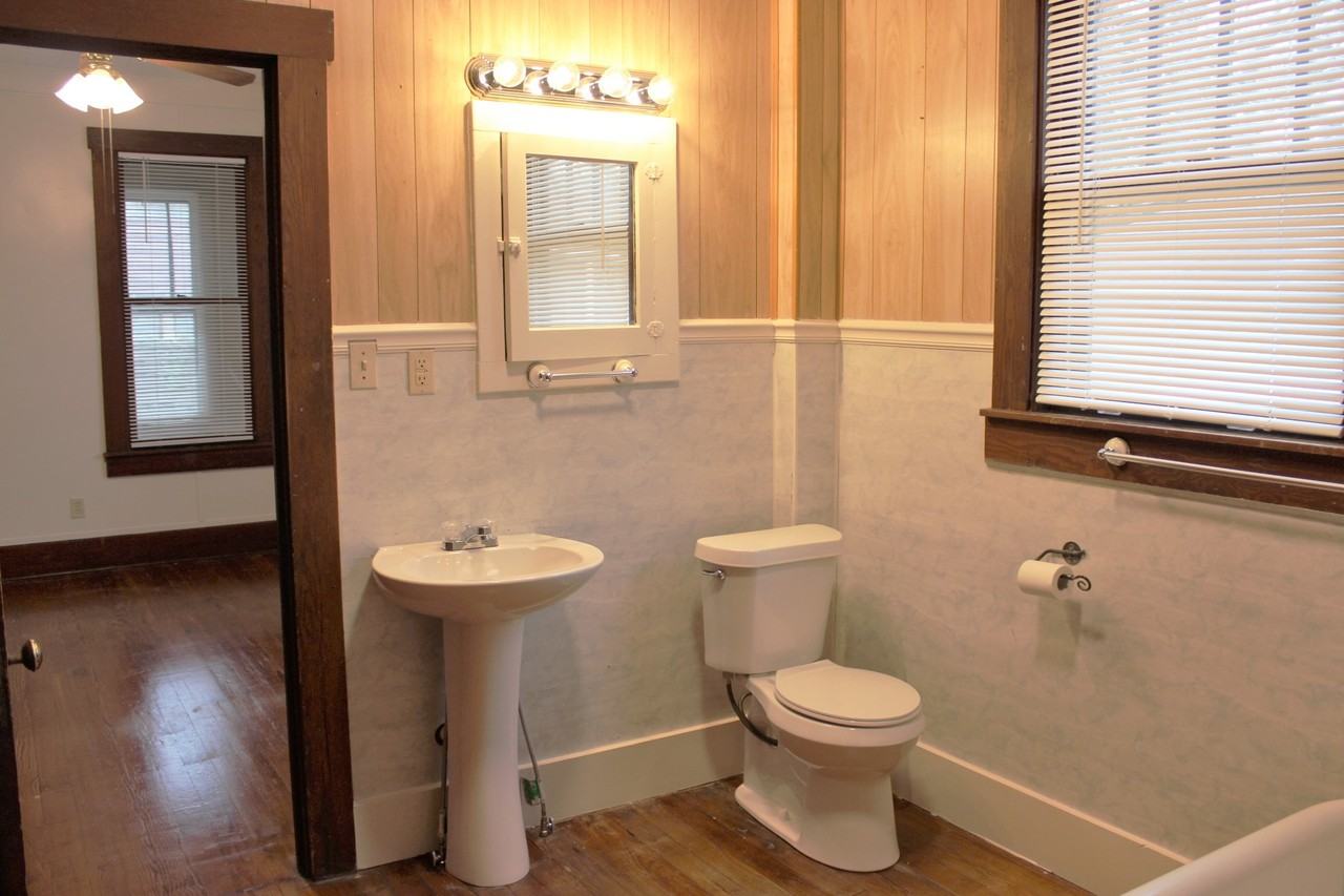 402 W Alamo St #1 - Photo 7 of 15