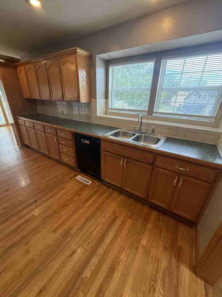 822 Sw Montana Ridge Dr #1 - Photo 3 of 16