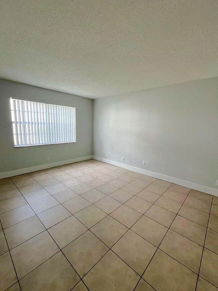 Amberstone Apartments - Photo 5 of 15