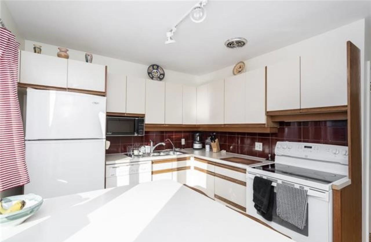 742 Ashburn St - Photo 2 of 10