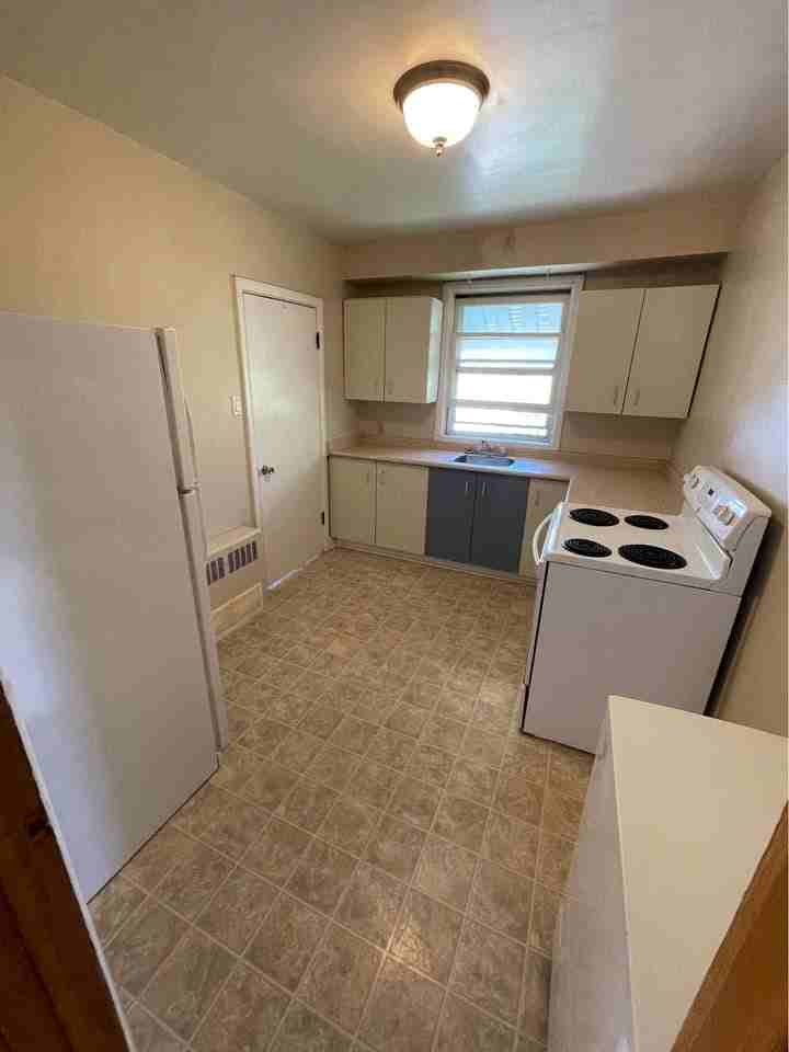 941 Dugas St - Photo 2 of 10