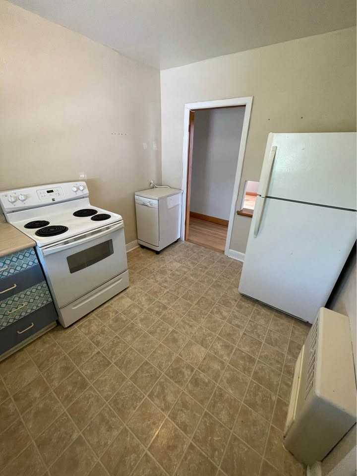 941 Dugas St - Photo 3 of 10
