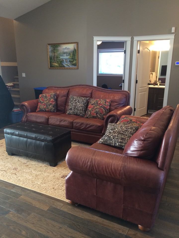 3 Bedroom | 2.5 Bathroom | Upper Unit 1126 Hargreaves Way - Photo 3 of 15