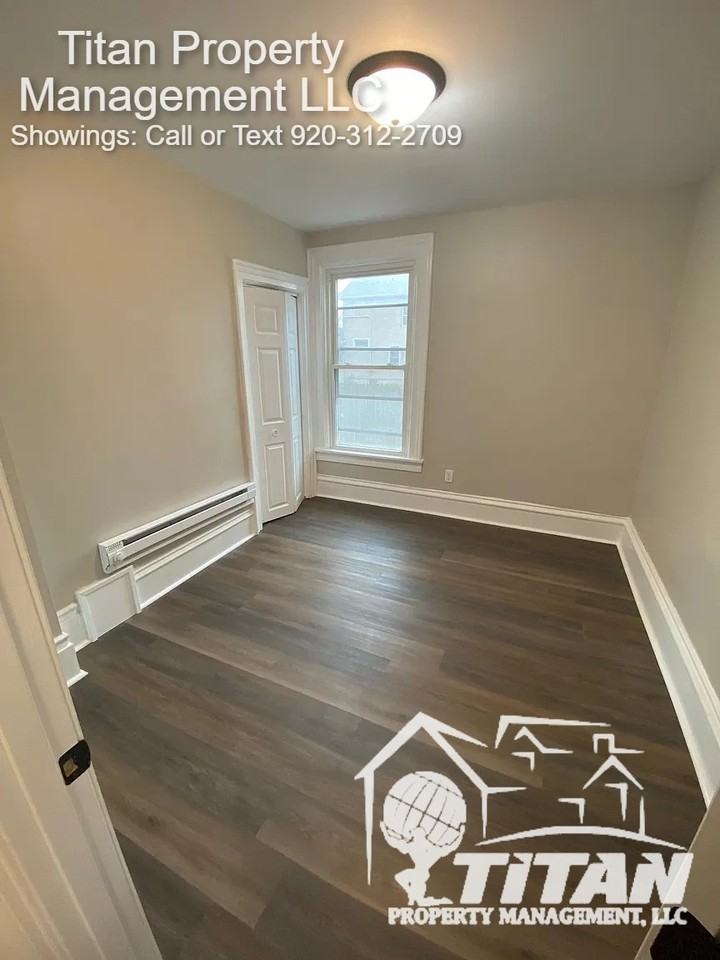 668 Jefferson St #B - Photo 3 of 8
