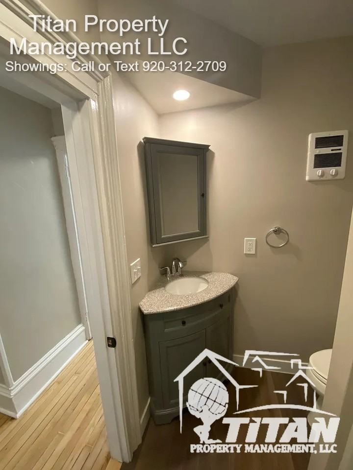 668 Jefferson St #B - Photo 6 of 8