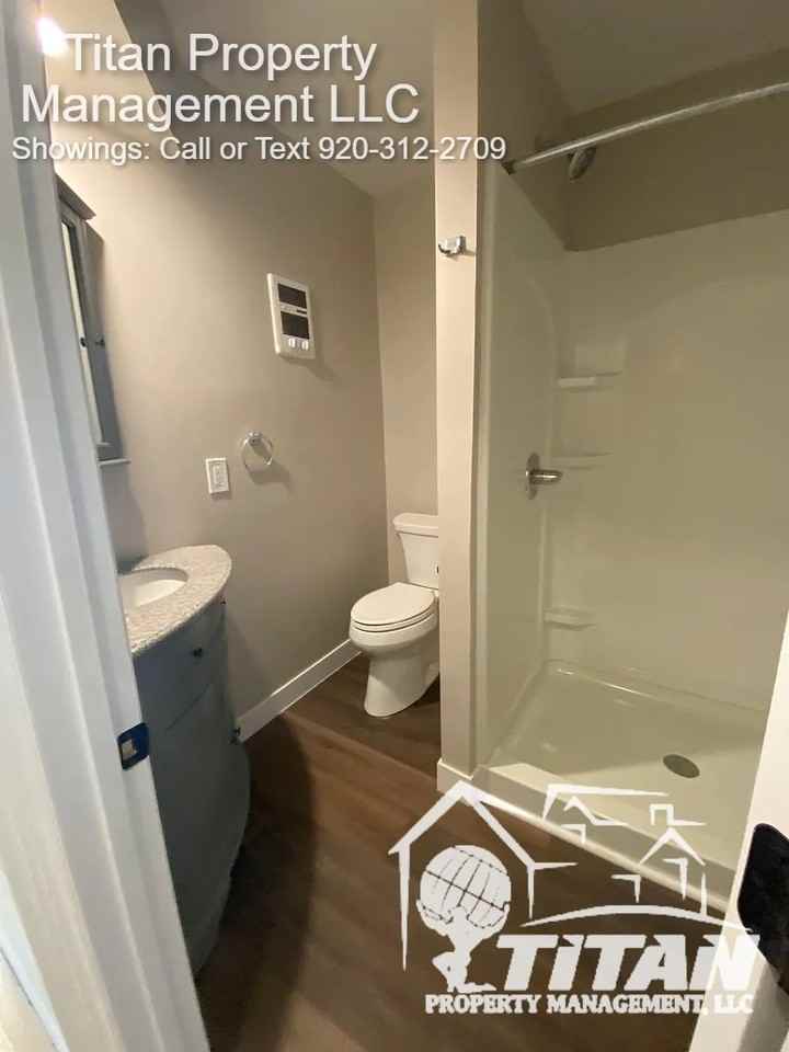 668 Jefferson St #B - Photo 7 of 8