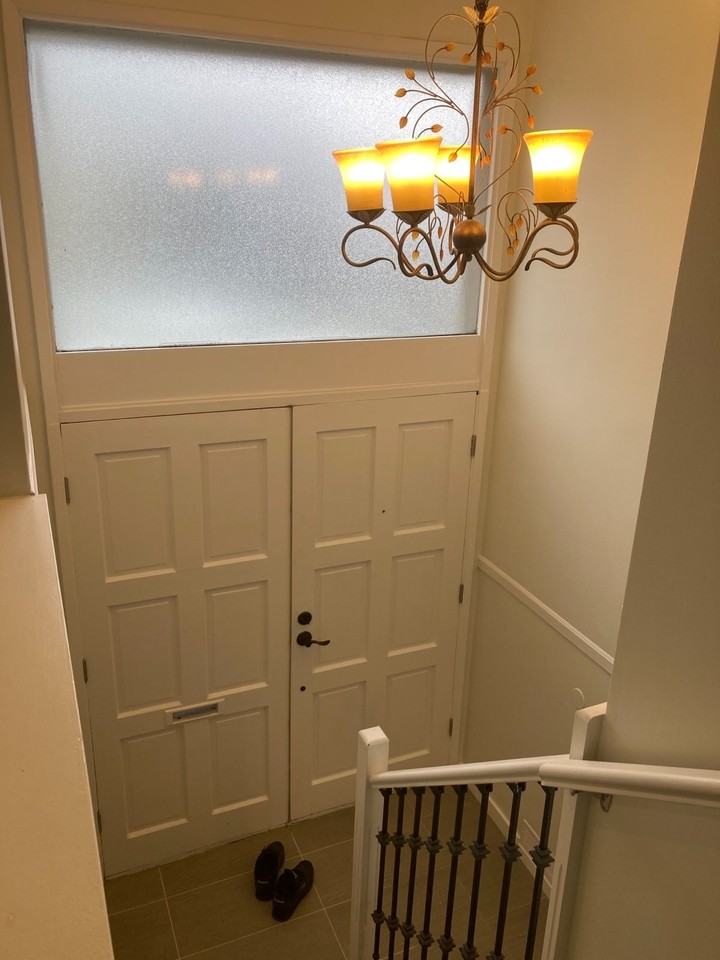 5704 Dundas St - Photo 2 of 21