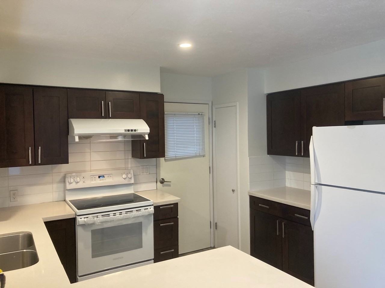 5704 Dundas St - Photo 6 of 21