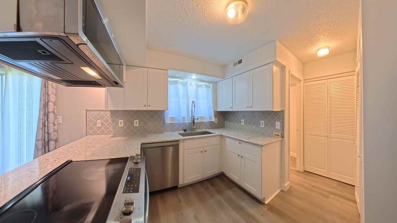 1112 Woodgate Dr #1 - Photo 6 of 44