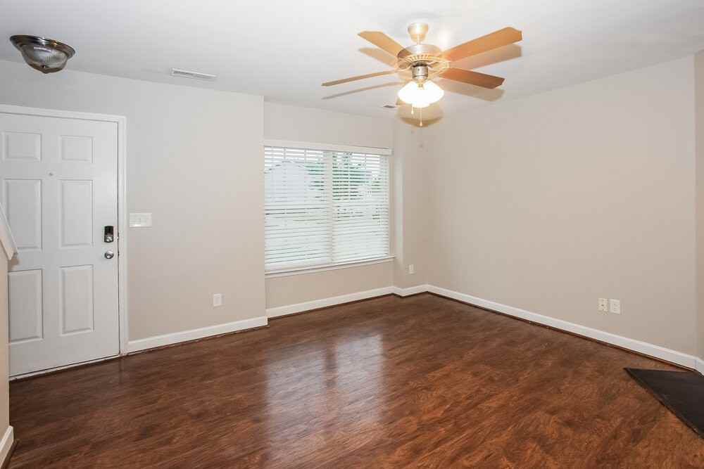 4198 Broadstairs Dr - Photo 7 of 17