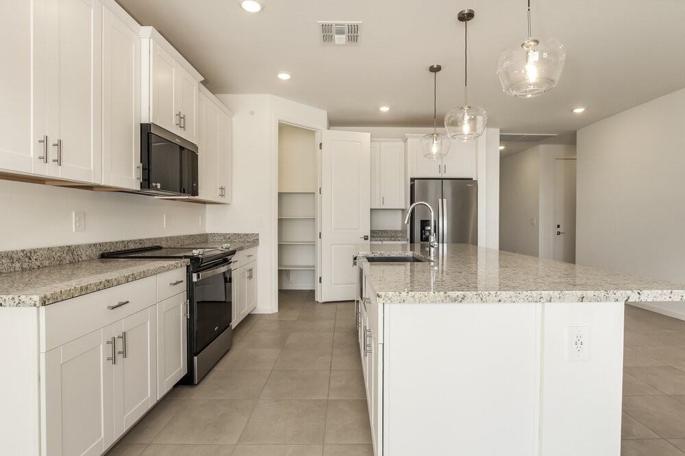24404 W Grove St - Photo 4 of 16
