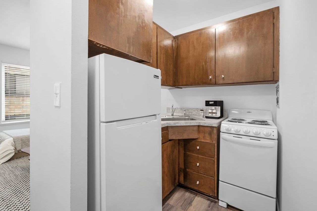 Rajah Apartments (119) - Photo 6 of 17