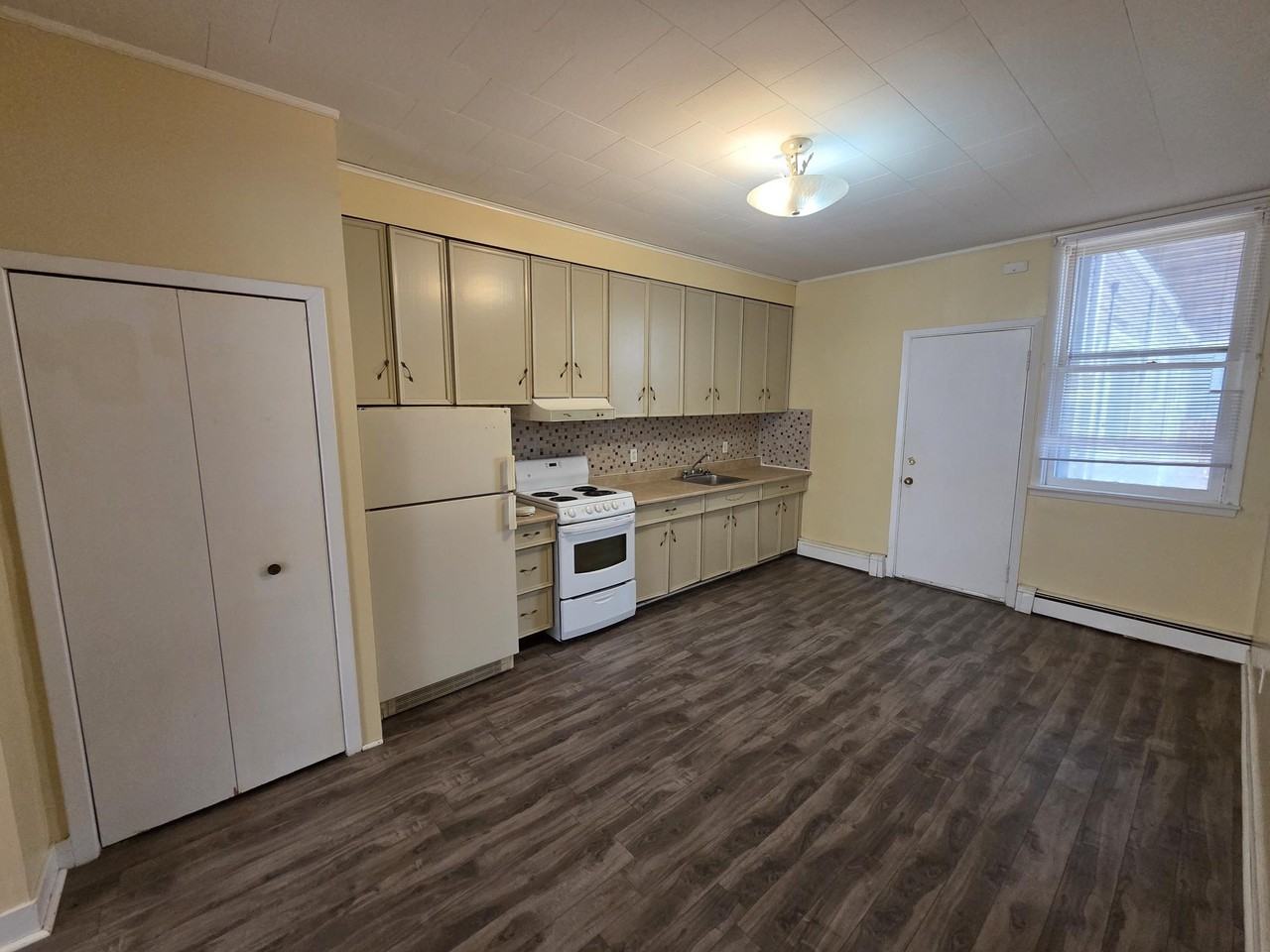 23 Paddock St #1 - Photo 2 of 8