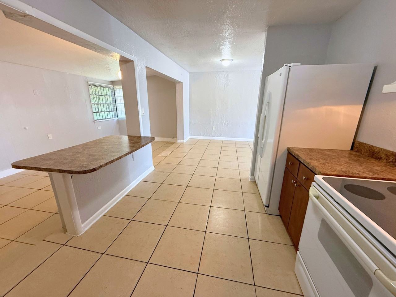 930 Nw 176th Ter - Photo 2 of 23