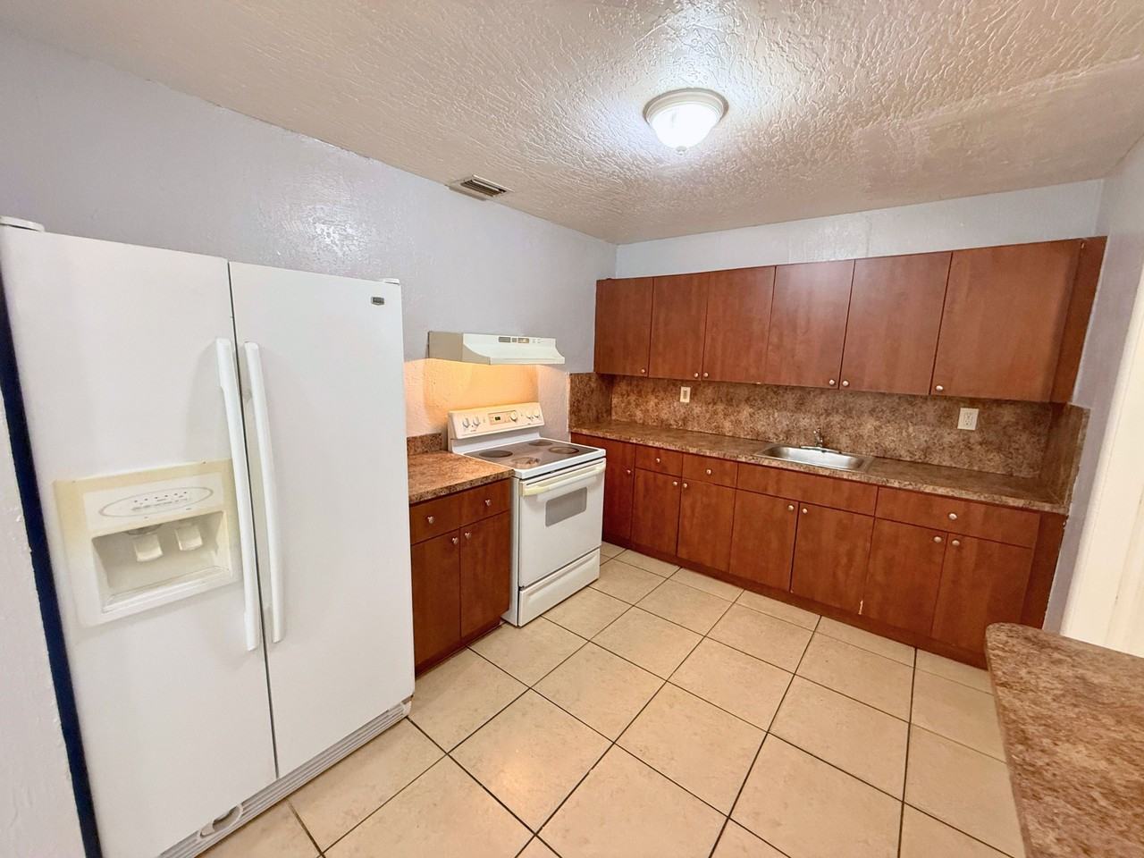 930 Nw 176th Ter - Photo 3 of 23