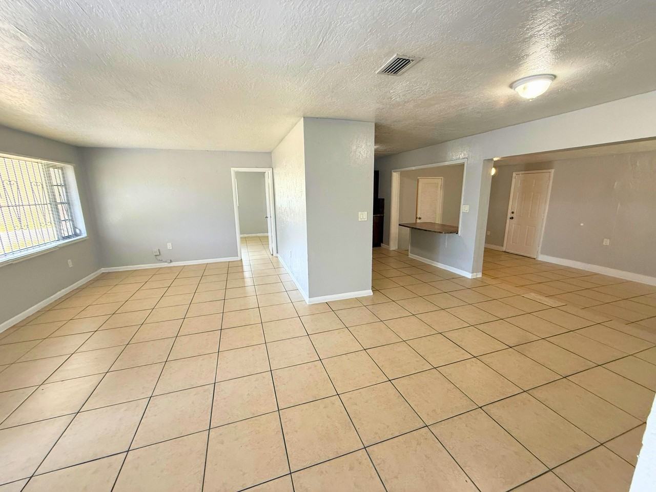 930 Nw 176th Ter - Photo 5 of 23