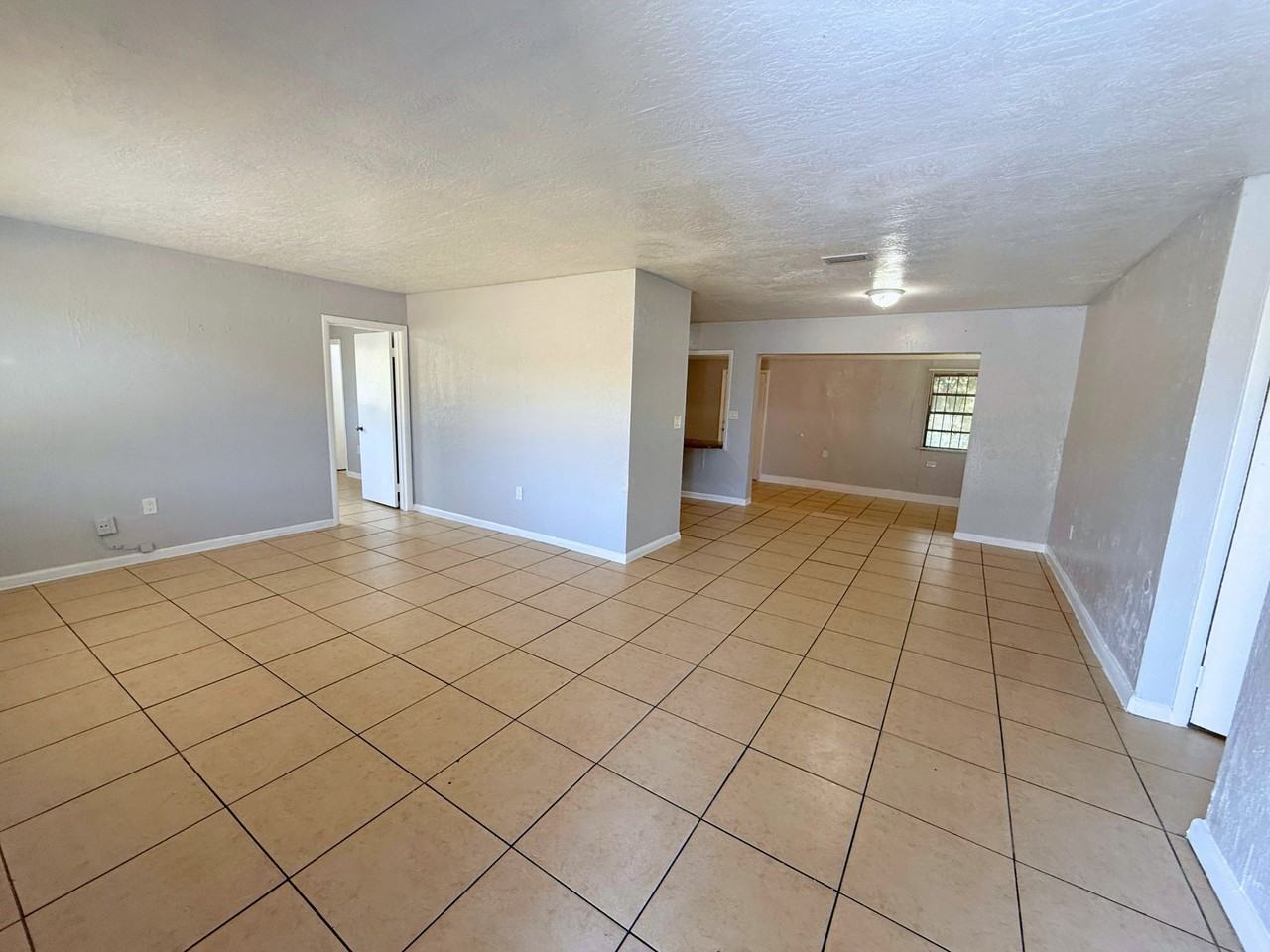 930 Nw 176th Ter - Photo 6 of 23