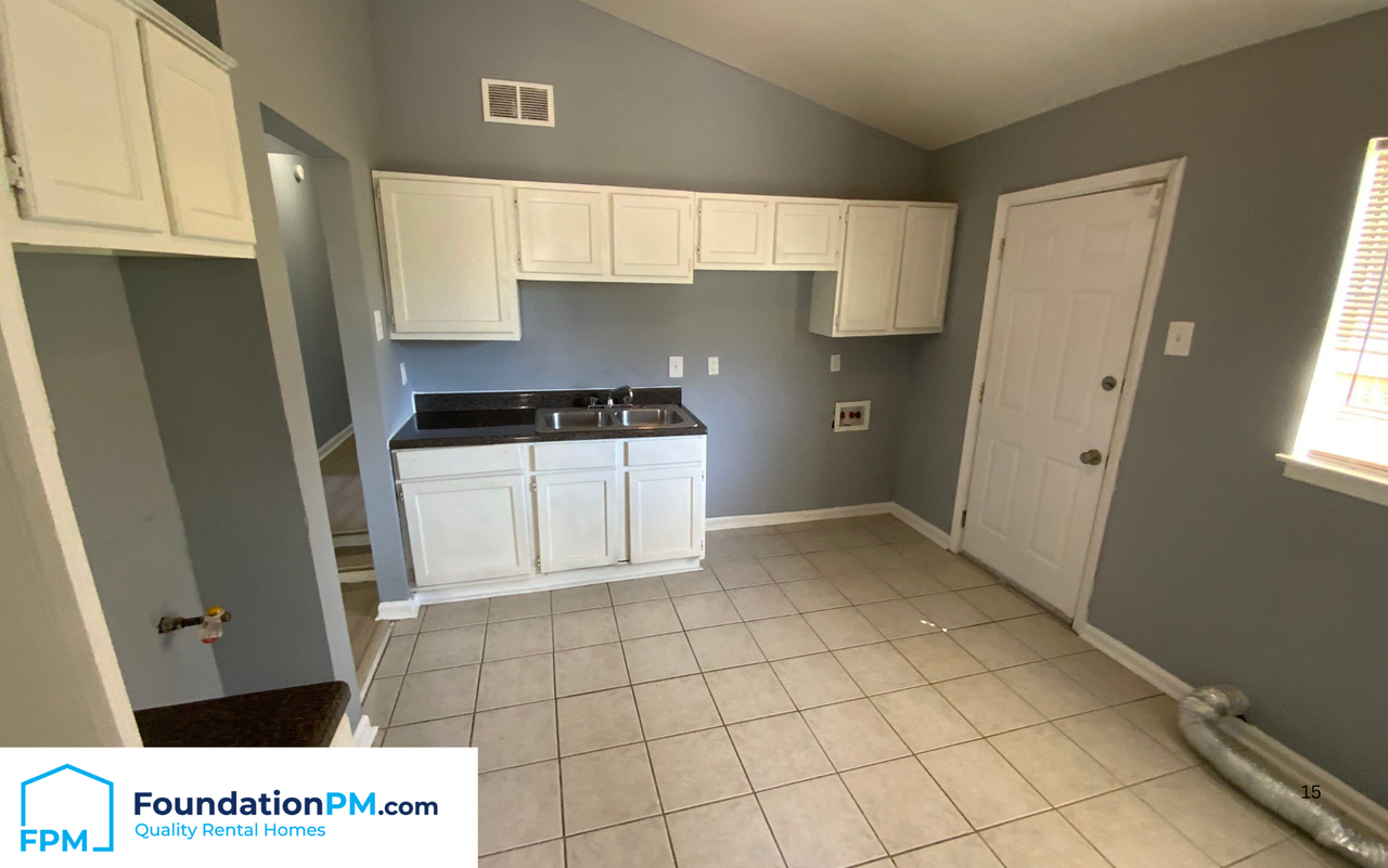 707 Mohawk Ave #1 - Photo 3 of 12