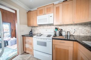 featured image of 168 Elder Ave #1
