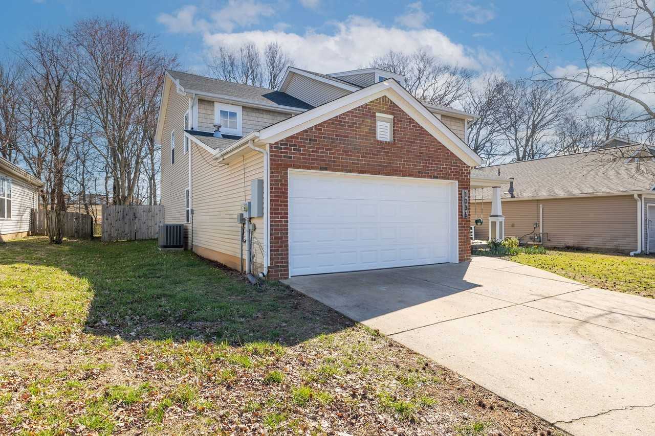 1036 Lexington Farms Dr #1 - Photo 3 of 37
