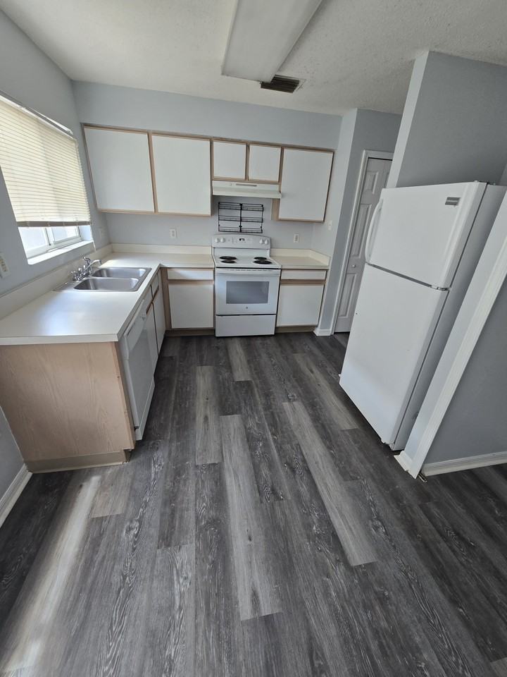 3126 Pine Top Dr #1 - Photo 5 of 9