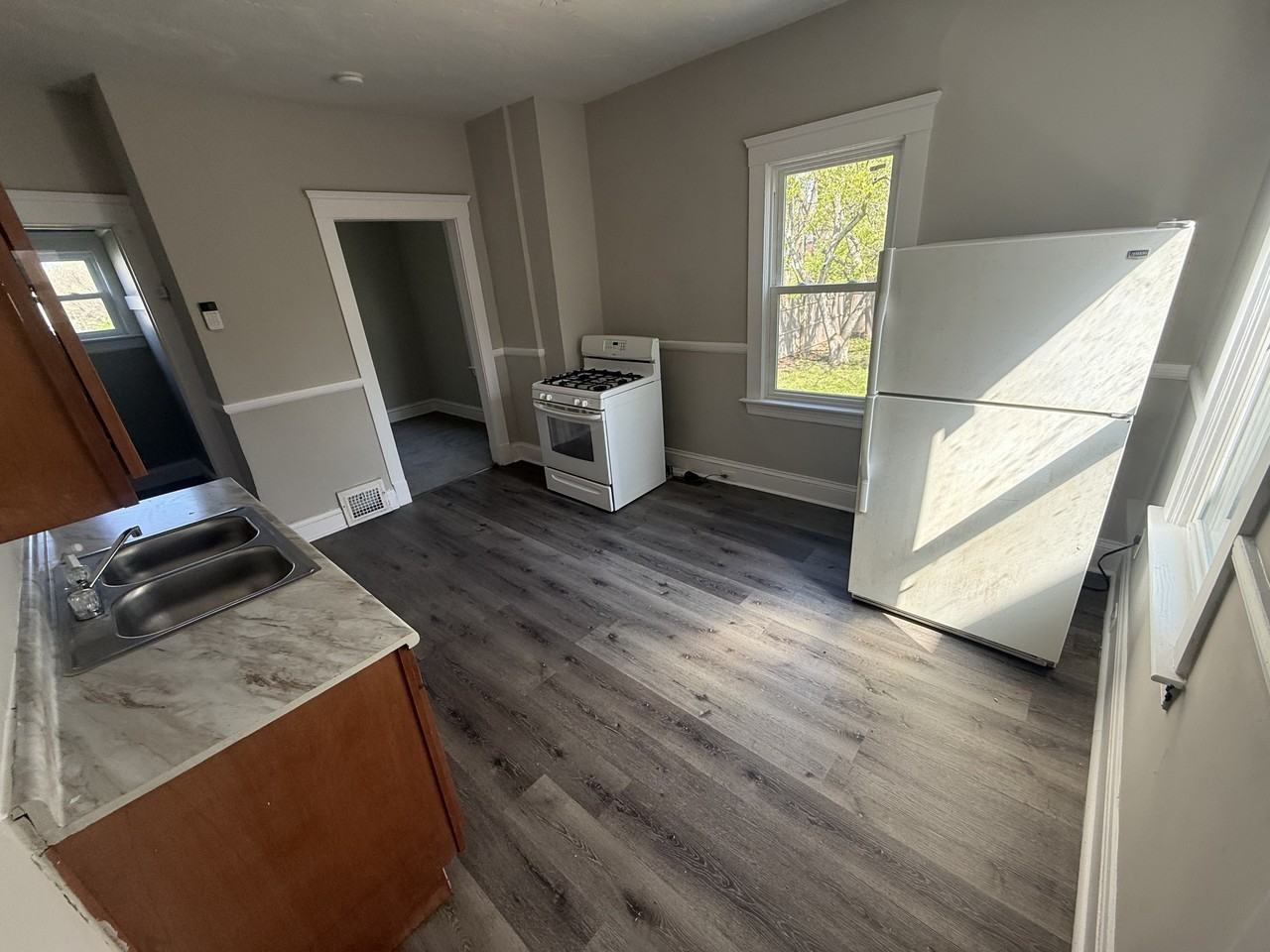 10303 Sophia Ave - Photo 2 of 14