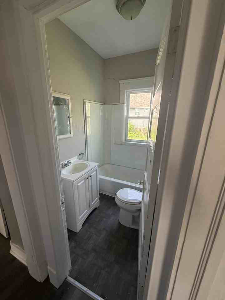 10303 Sophia Ave - Photo 3 of 14