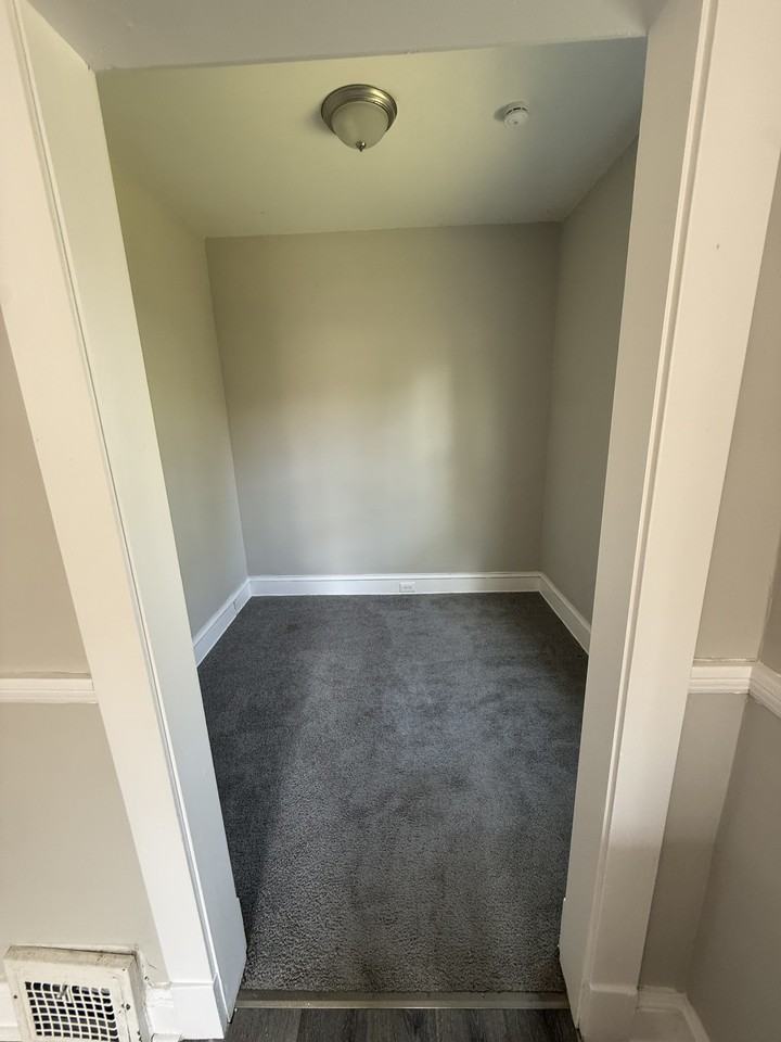 10303 Sophia Ave - Photo 4 of 14