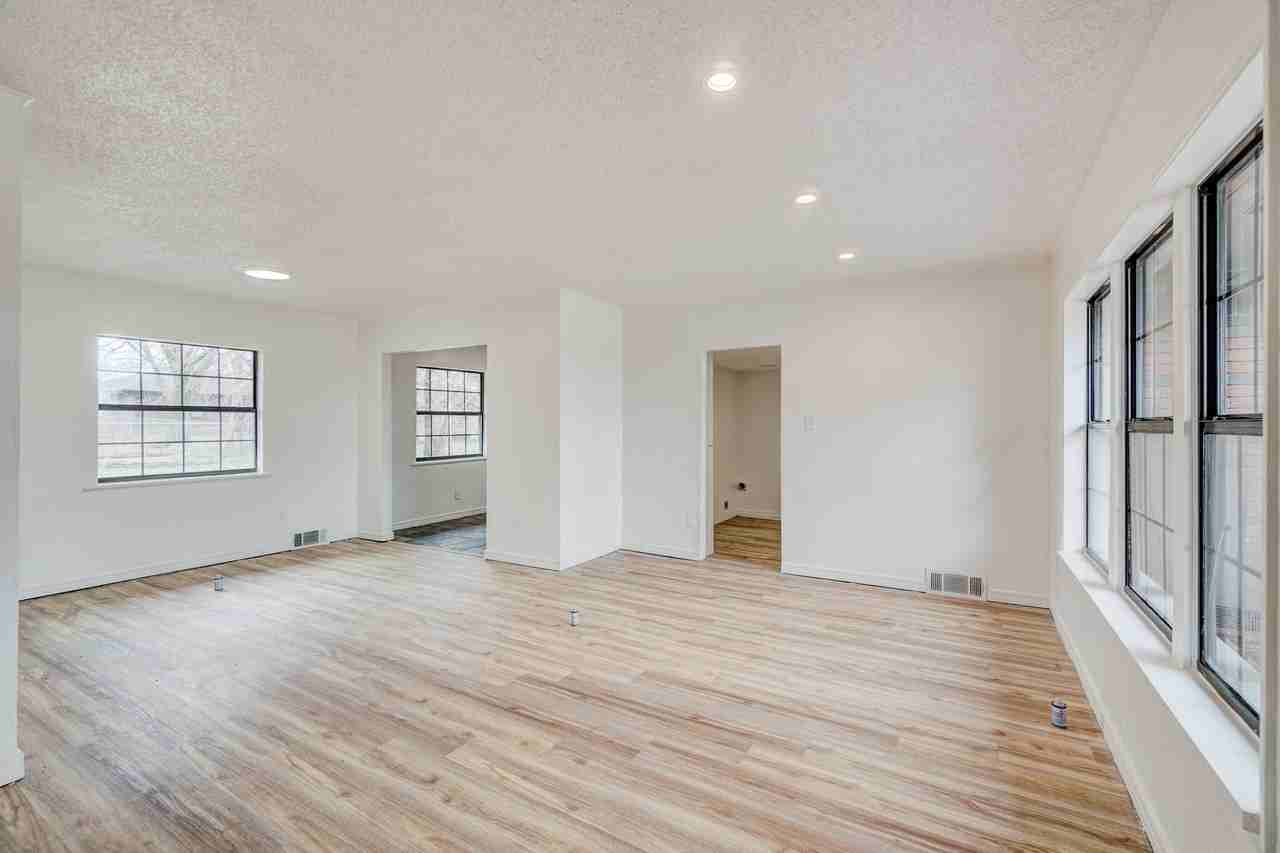 1220 Ne 47th St #1 - Photo 2 of 10