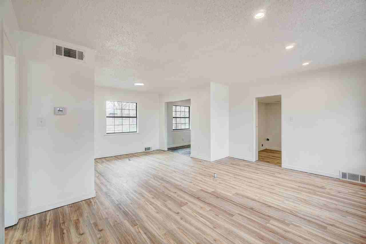 1220 Ne 47th St #1 - Photo 3 of 10