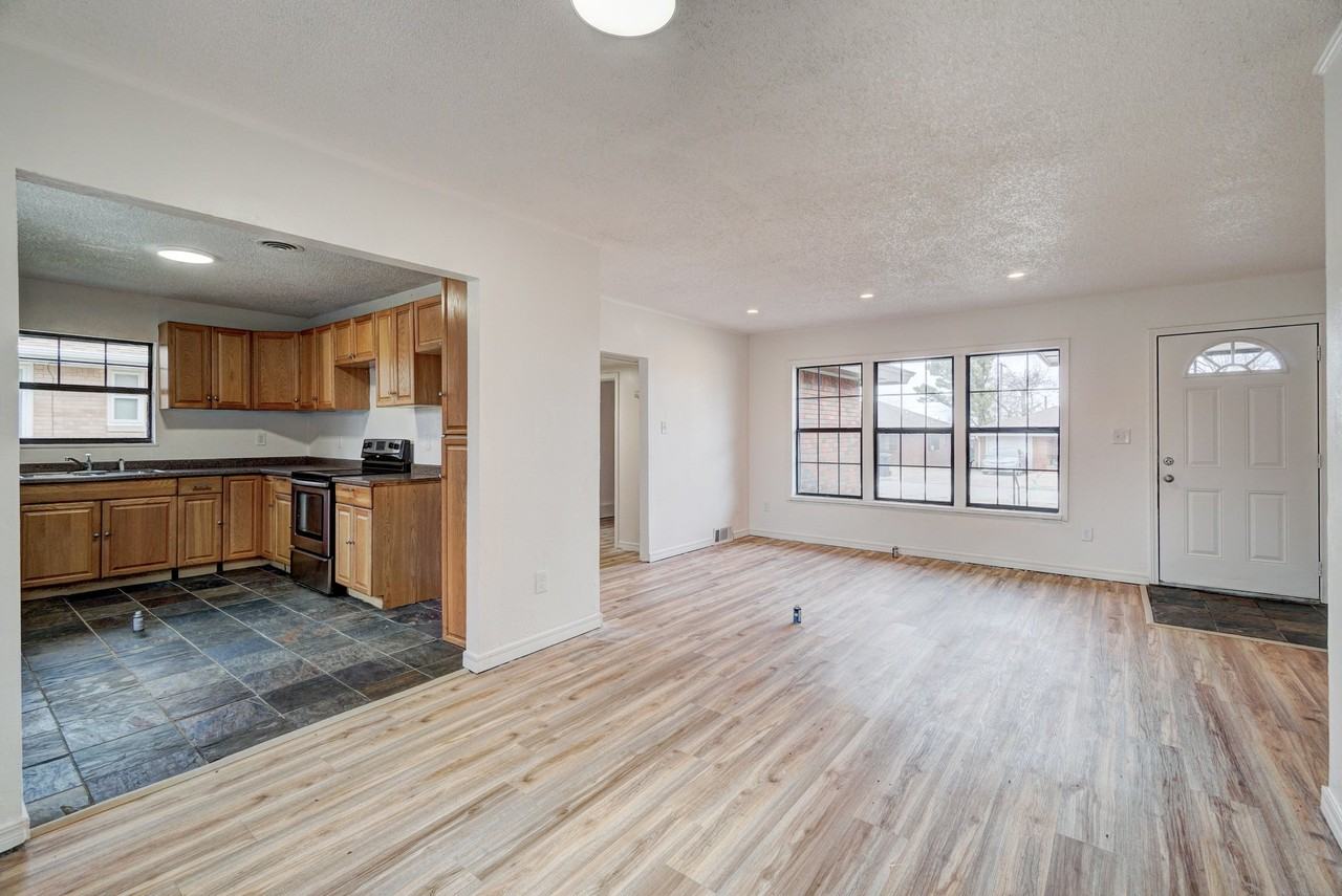 1220 Ne 47th St #1 - Photo 5 of 10