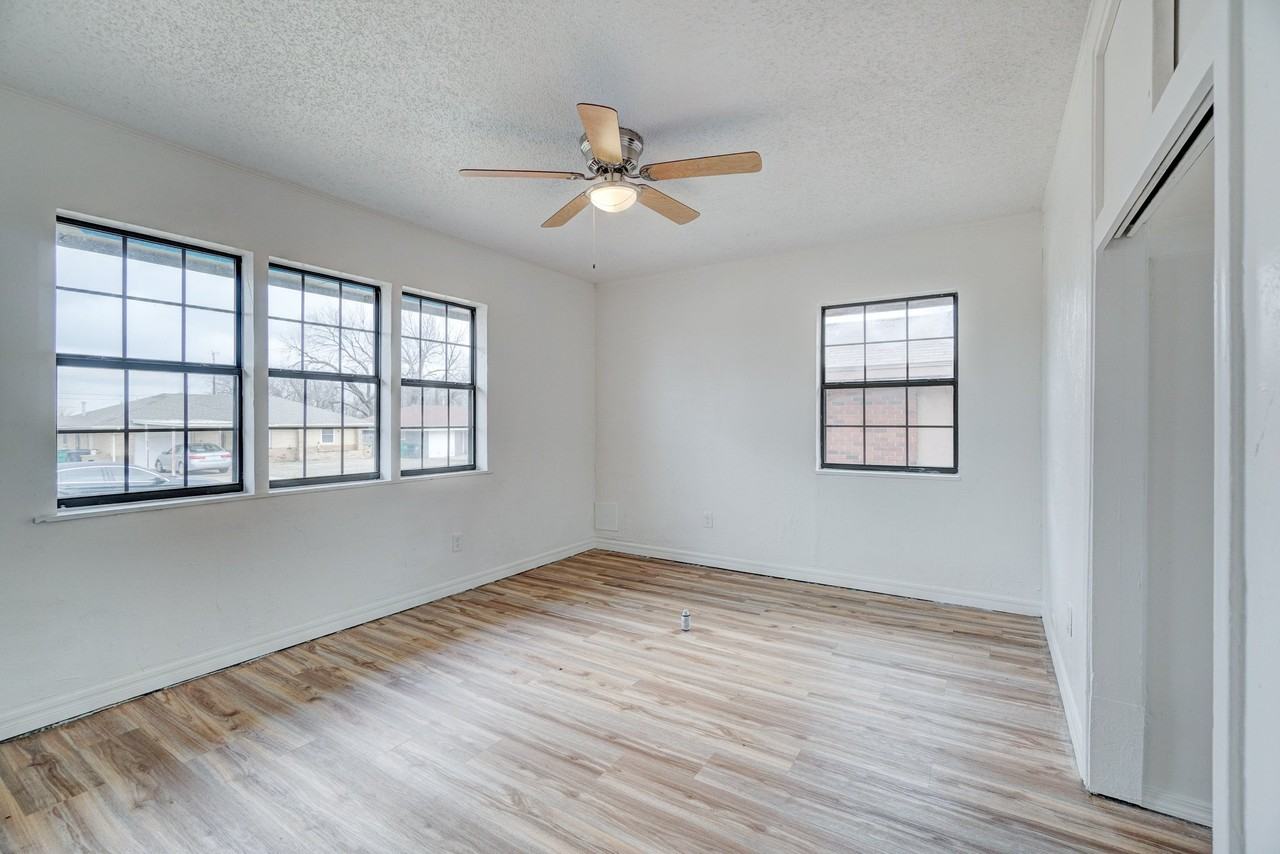 1220 Ne 47th St #1 - Photo 7 of 10
