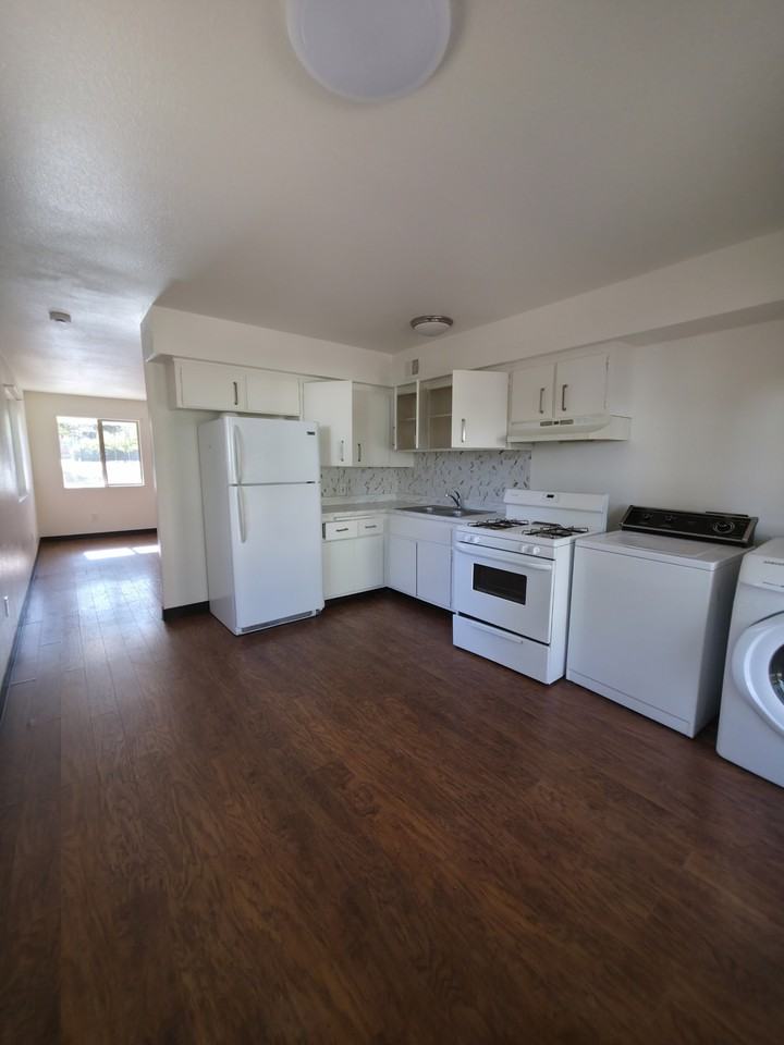 2714 N Izabel St #4 - Photo 5 of 7