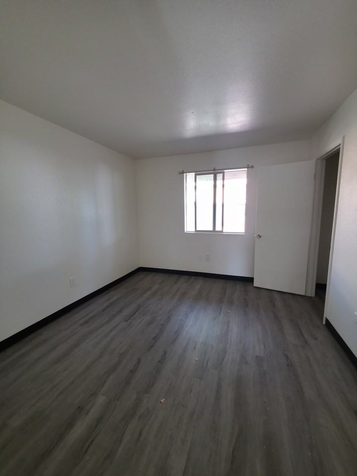 2714 N Izabel St #4 - Photo 6 of 7