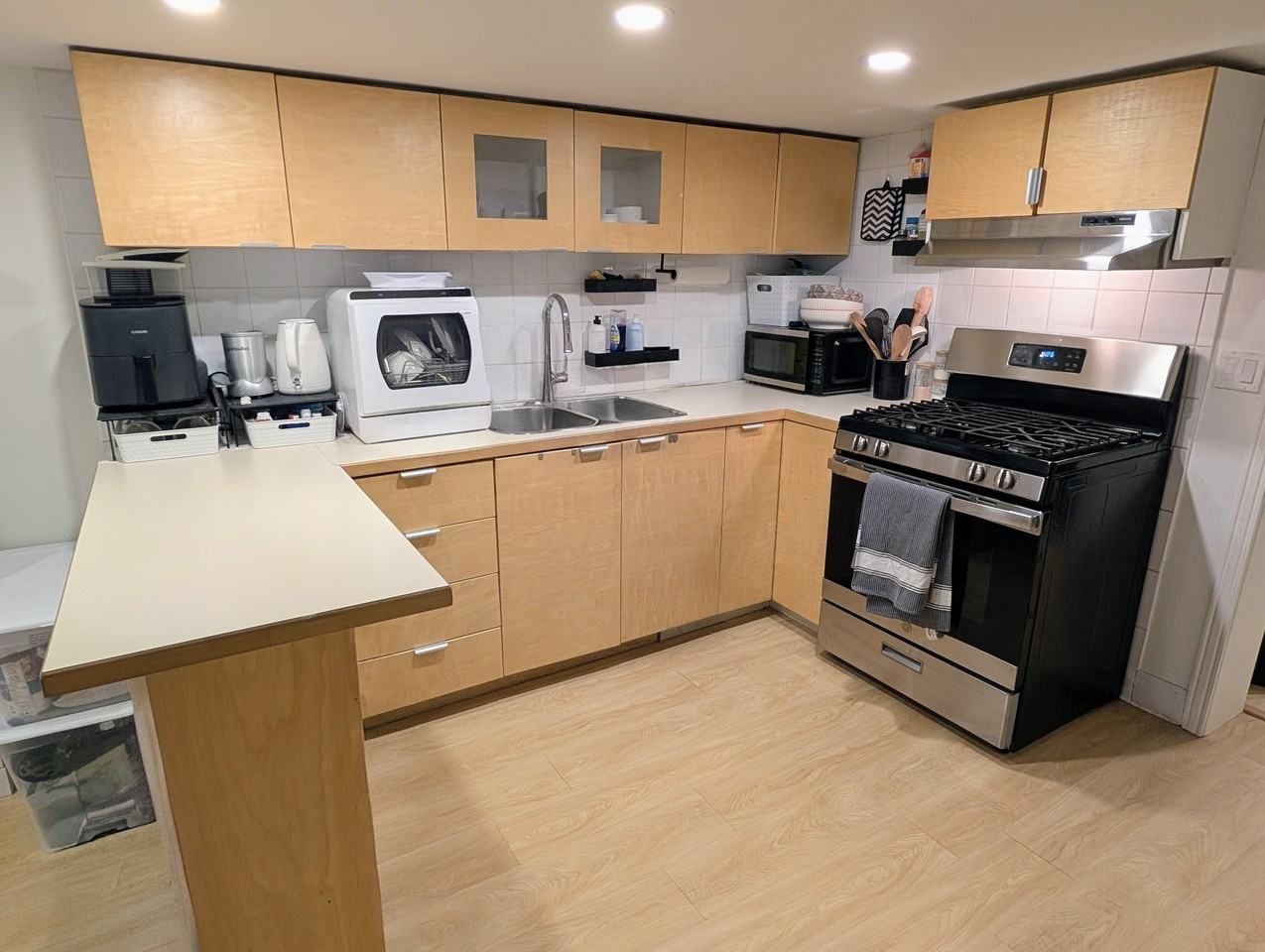 186 Gladstone Avenue #1B - Photo 6 of 16