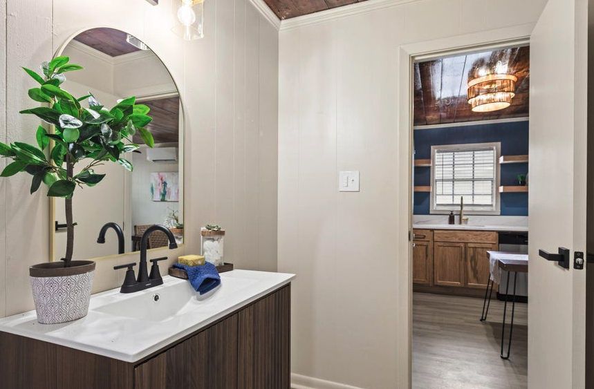 328 1/2 Theodora Blvd #1 - Photo 6 of 8