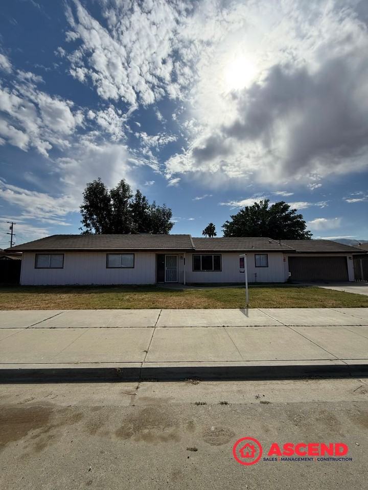 25476 Barbara St - Photo 2 of 25