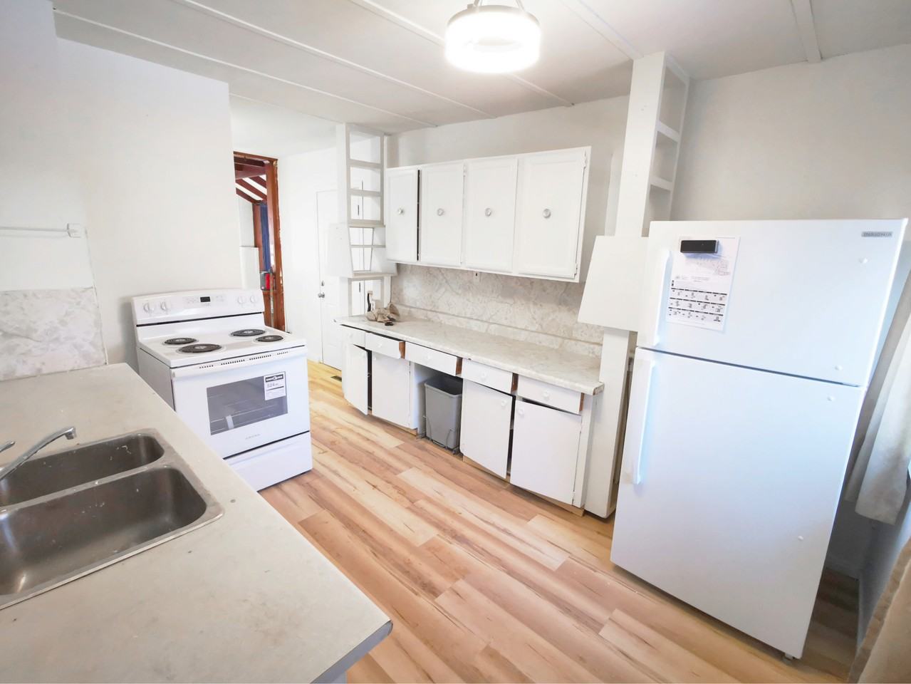 710 8th St E - Photo 3 of 10
