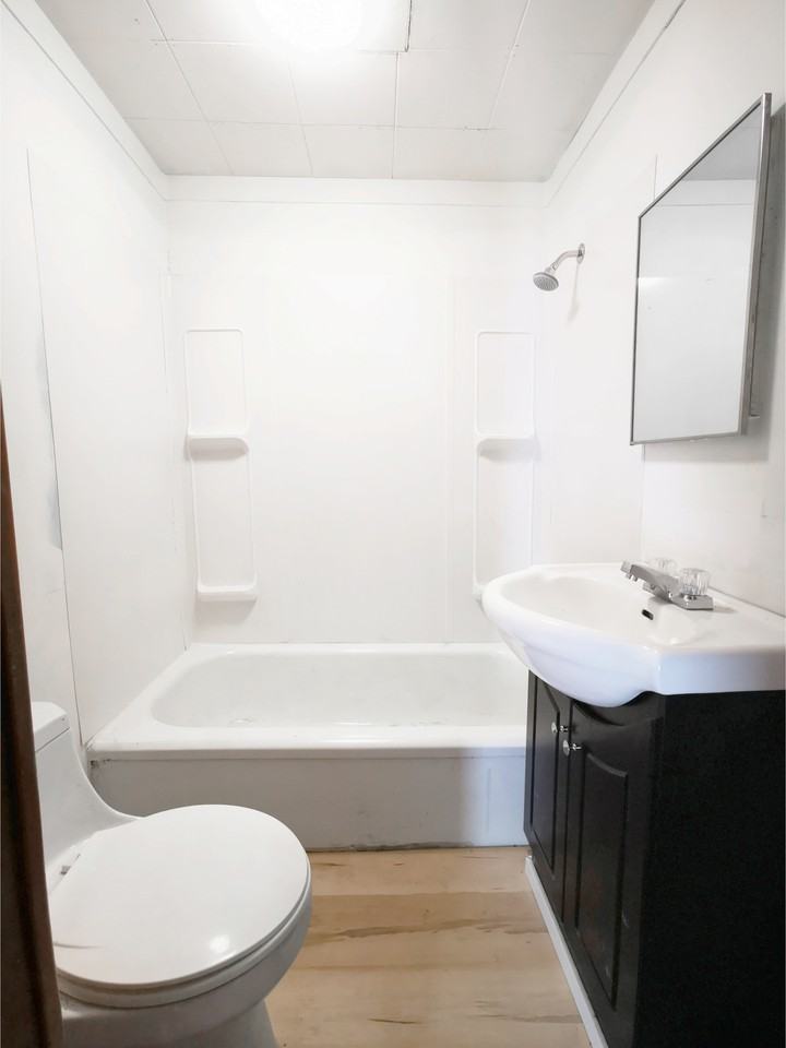 710 8th St E - Photo 5 of 10