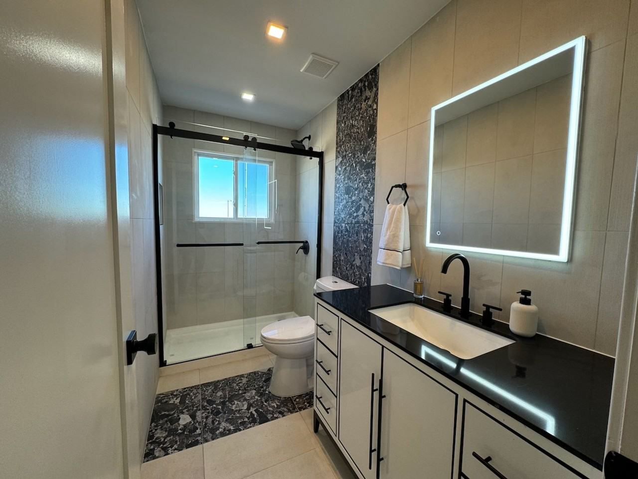 One Ocean Residences - Photo 4 of 9
