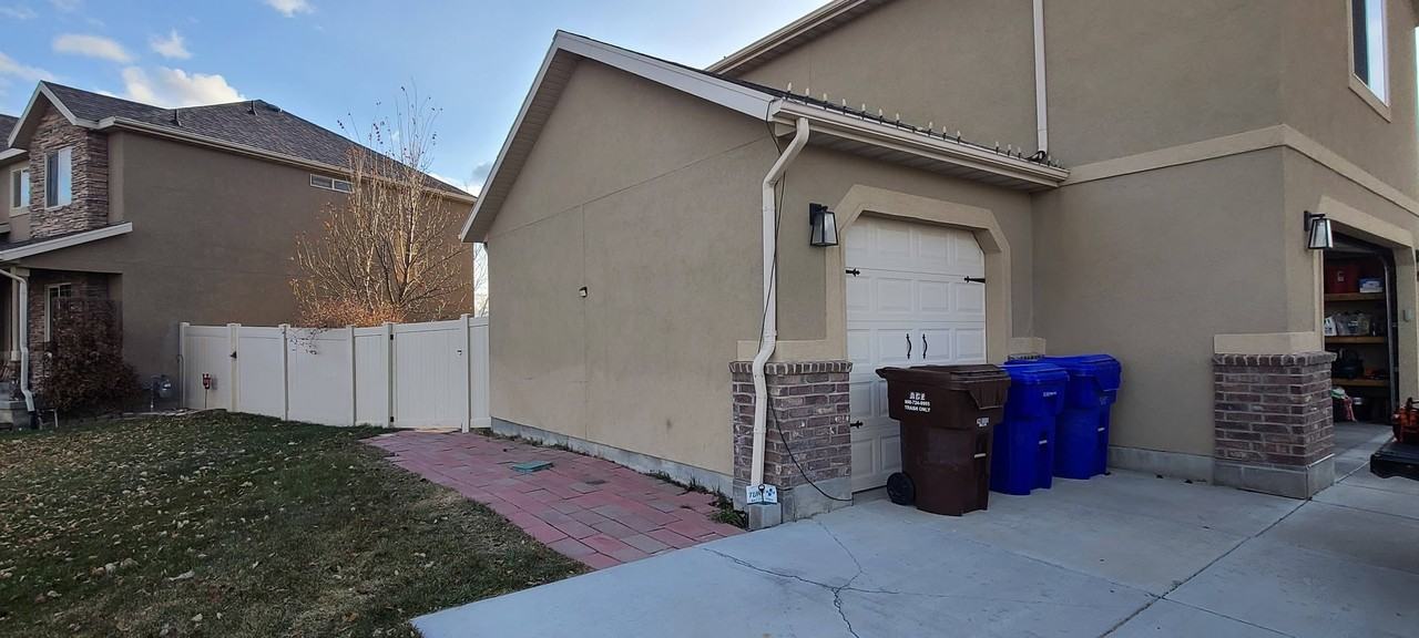 1182 E Searle Ln #1 - Photo 4 of 15