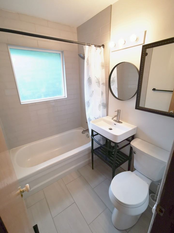 517 22nd St E - Photo 3 of 12
