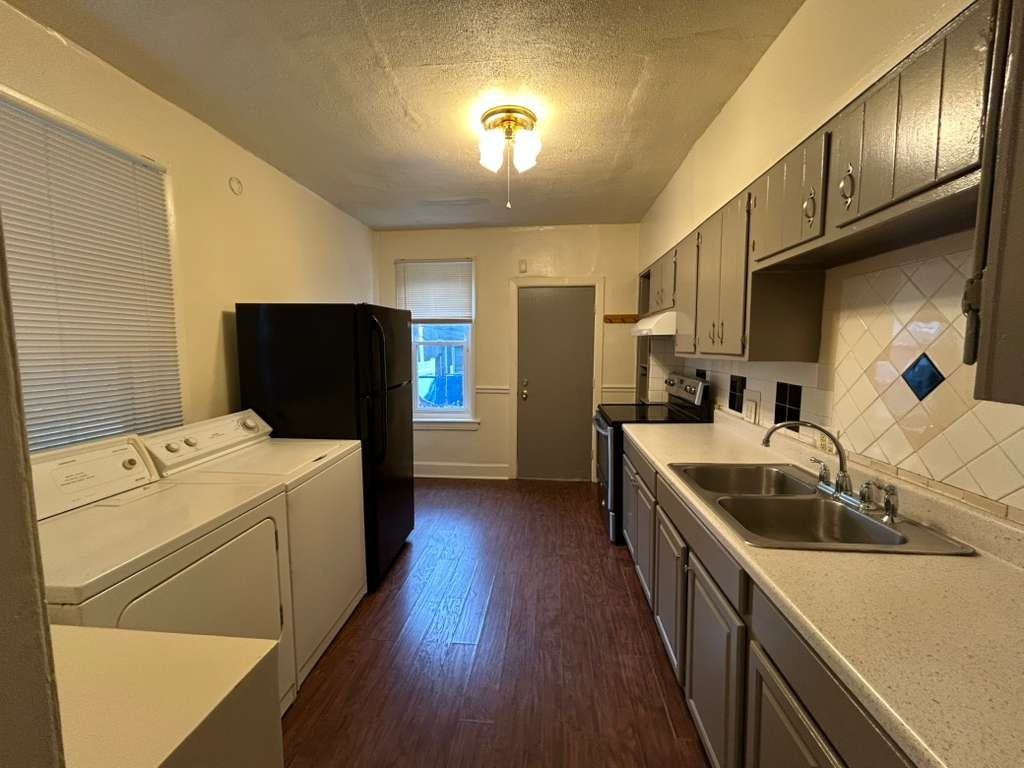 718 E Thayer St #1 - Photo 2 of 20