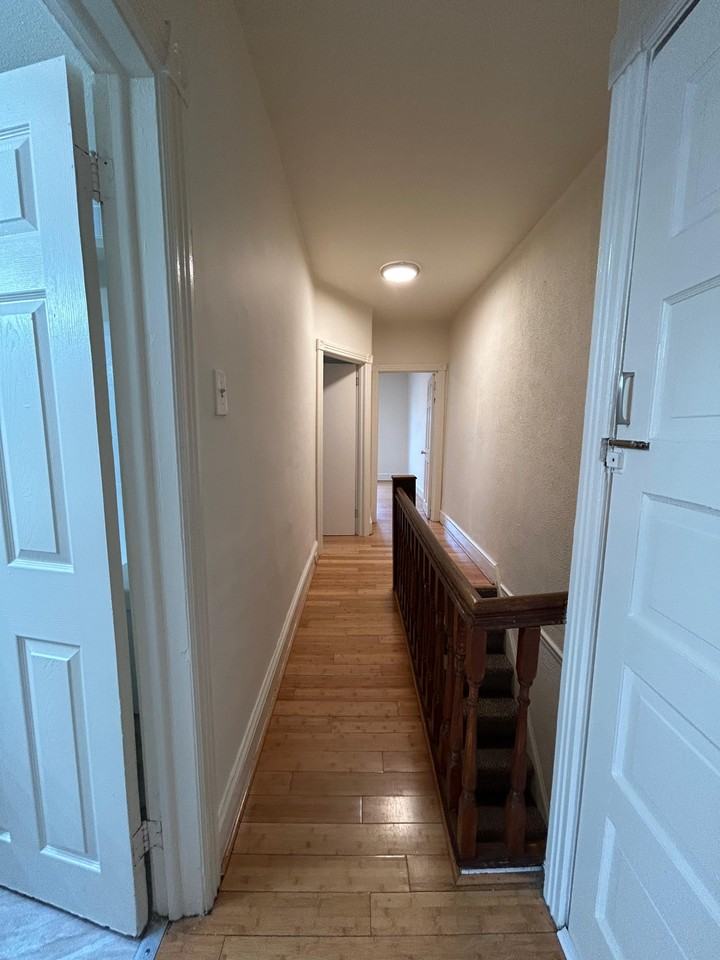 718 E Thayer St #1 - Photo 5 of 20