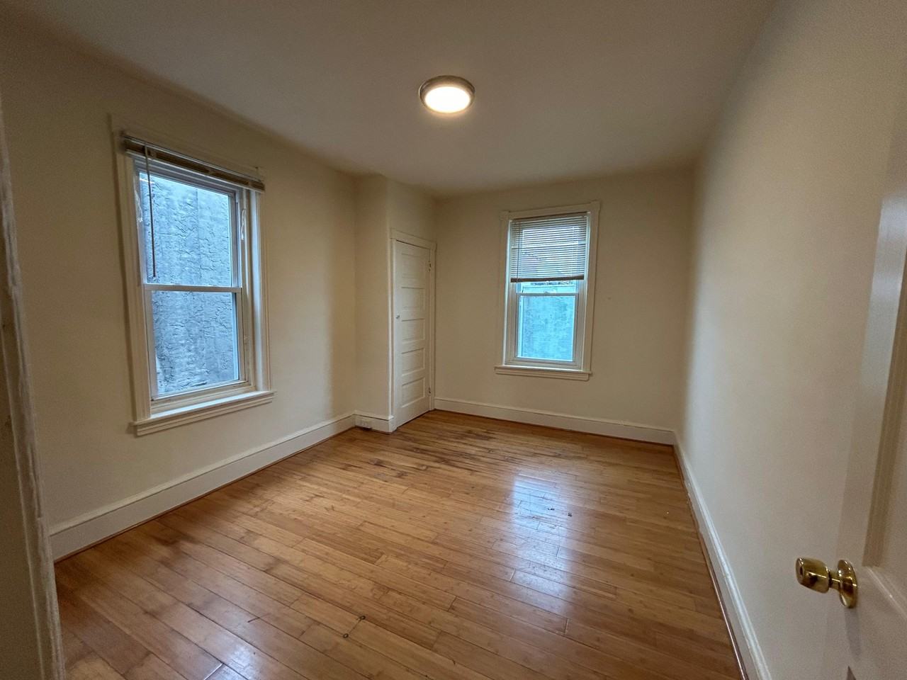 718 E Thayer St #1 - Photo 6 of 20
