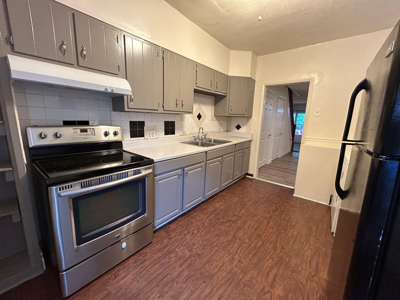 718 E Thayer St #1 - Photo 5 of 20