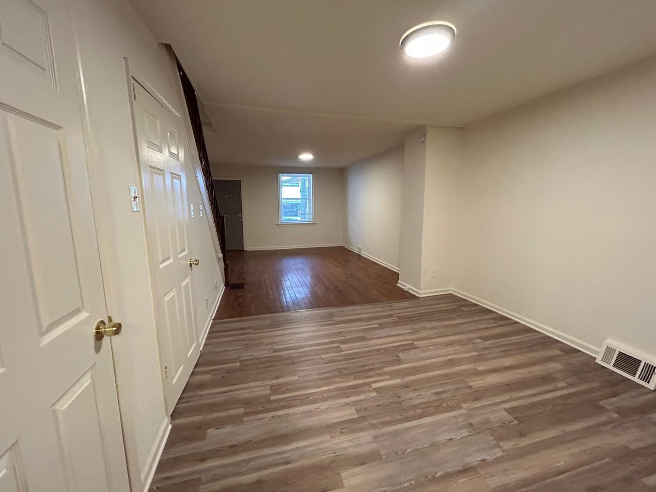 718 E Thayer St #1 - Photo 4 of 20
