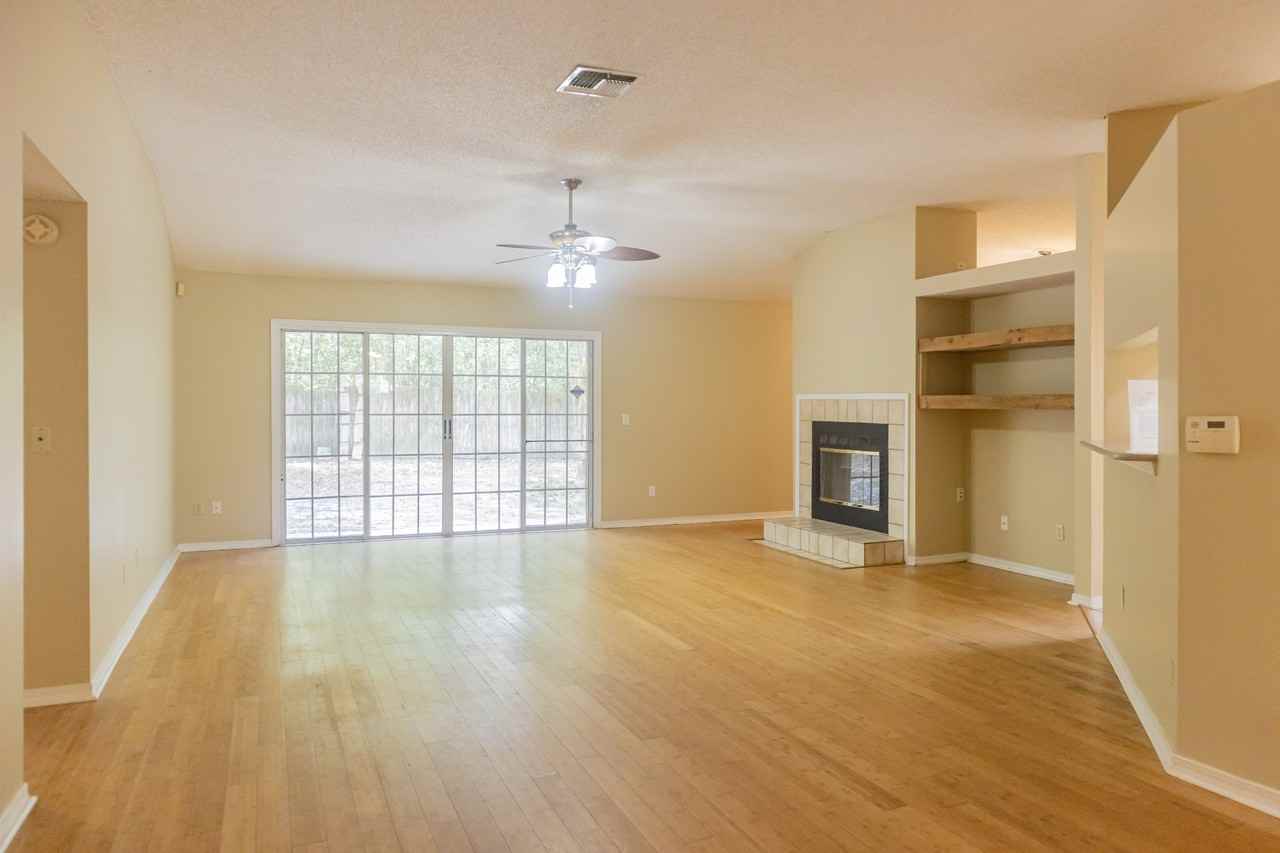 8066 Dickie Dr #1 - Photo 4 of 10