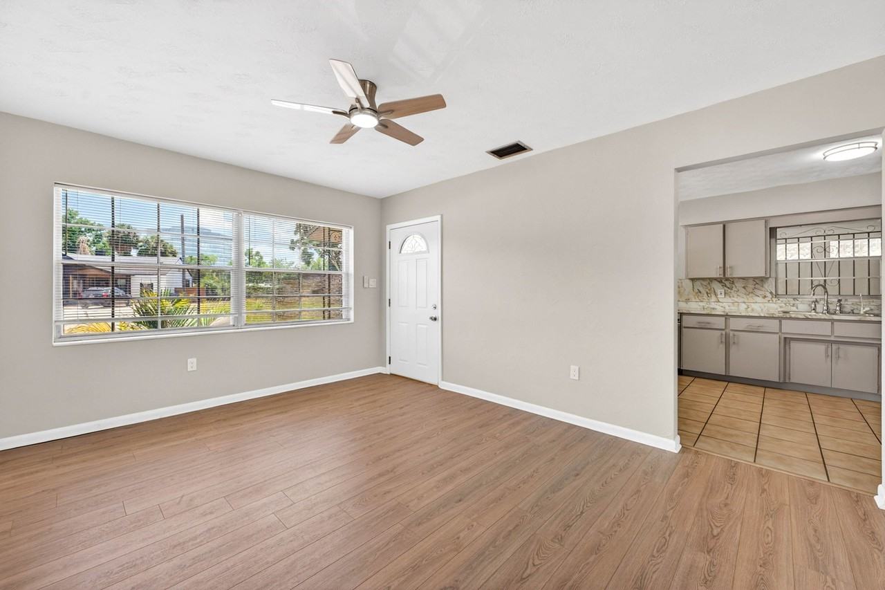 3707 W Gray St - Photo 2 of 10
